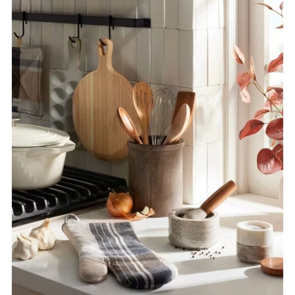 10" Round Wooden Paddle Serving Board - Hearth & Hand with Magnolia - New - Picture 3 of 6